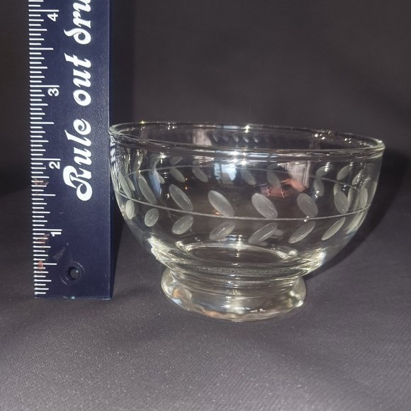 8 Vintage Clear Glass Etched Leaf Pattern Sherbet Bowls - Picture 2 of 11